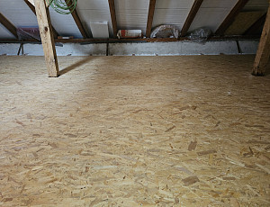 Zateplení stropu zděného rodinného domu pomocí foukané izolace